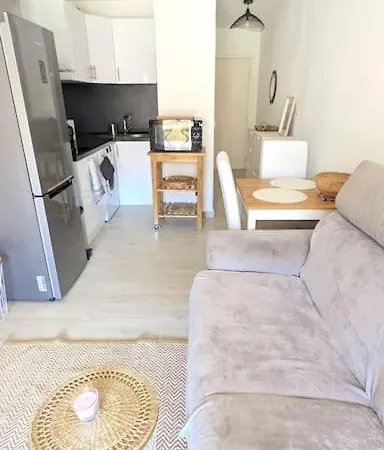 Studio Avec Terrasse Ensoleillee Et Piscine