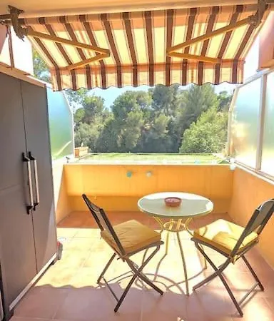 Studio Avec Terrasse Ensoleillee Et Piscine *