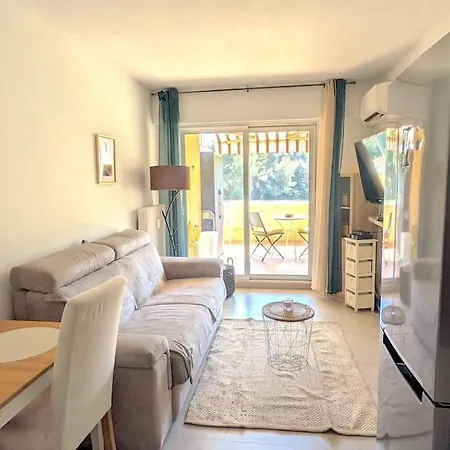 Apartment Studio Avec Terrasse Ensoleillee Et Piscine *