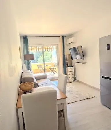 Studio Avec Terrasse Ensoleillee Et Piscine